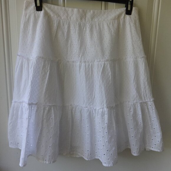 Loft white eyelet tiered mini skirt size 10, lined, side zip, 100% cotton - Picture 1 of 8